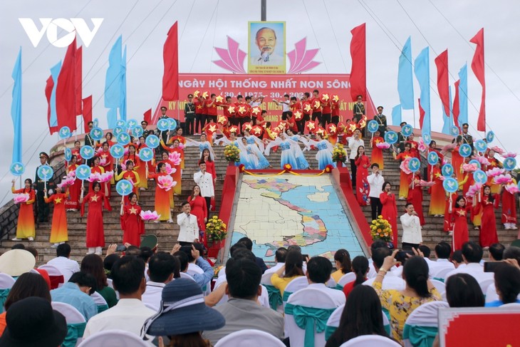 히엔르엉-벤하이에서 ‘강산 통일 축제’ 개최 - ảnh 1
