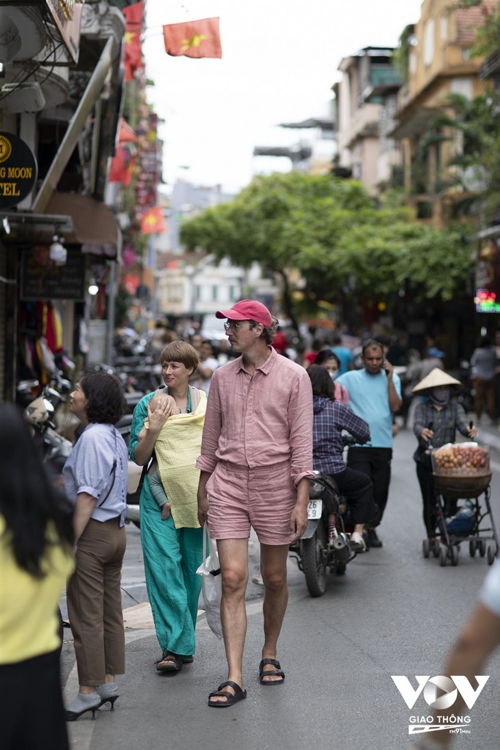 외국인 관광객, 다시 하노이 구시가지 편하게 방문 - ảnh 7