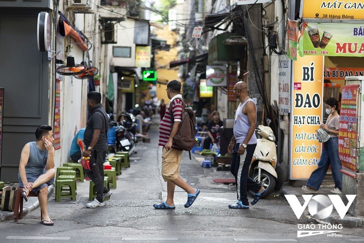 외국인 관광객, 다시 하노이 구시가지 편하게 방문 - ảnh 15