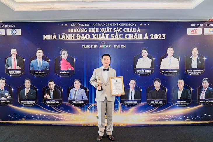판 타인 하오 의사, 2023년 아시아 최우수 지도자상 수상 - ảnh 1