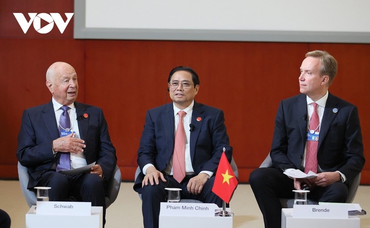 팜 민 찐 총리, 베트남-세계경제포럼 전략대화 참석 - ảnh 1