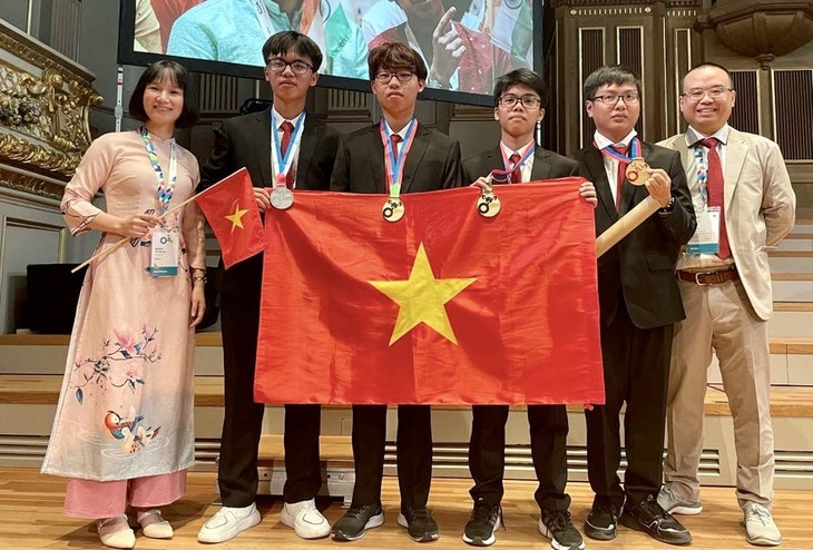 베트남, 2023 국제 화학 올림피아드 3개 금메달 획득 - ảnh 1