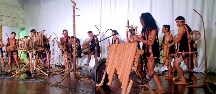 자라이성 꽁찌엥 및 즈라이족 악기, 전주 세계 소리 축제에서 소개 - ảnh 1