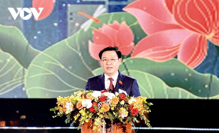브엉 딘 후에 국회의장, 빈시 설립 60주년 기념식 참석 - ảnh 2