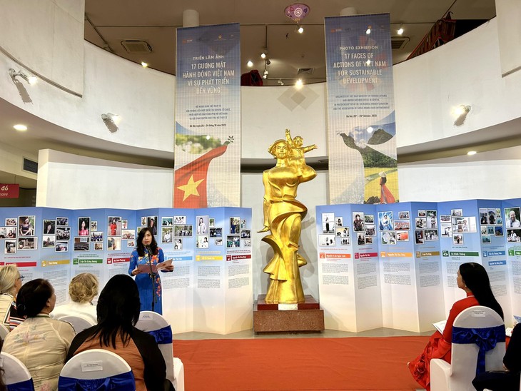 ‘지속가능발전을 위한 17명의 베트남 행동 사례’ 전시회 개막 - ảnh 1