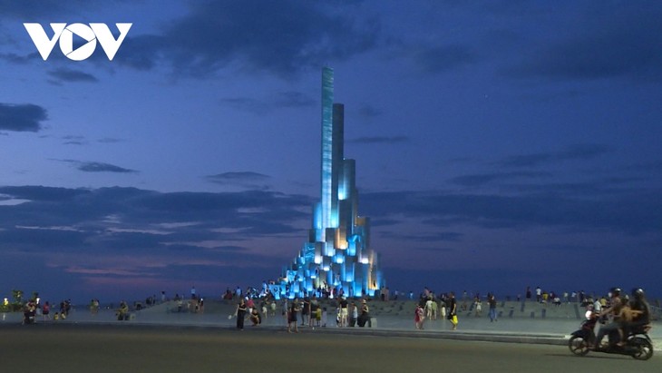 푸옌성 응인퐁탑, 2023년 세계 최고의 도시 관광 건축물 수상 - ảnh 1