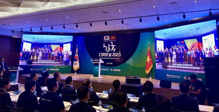 한국 기업, 115명의 베트남 대학생을 위한 장학금 수여식 개최 - ảnh 1