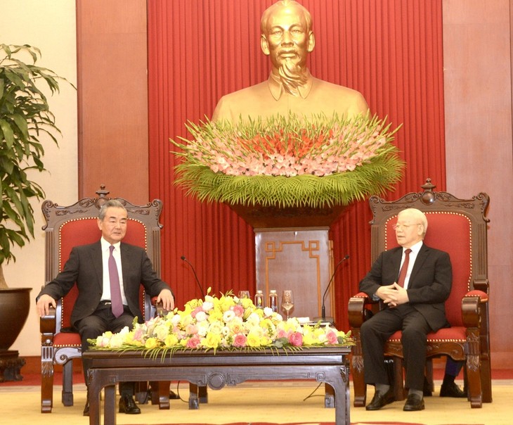 베트남 당과 국가 지도부, 중국 왕이 외교부장 접견 - ảnh 1