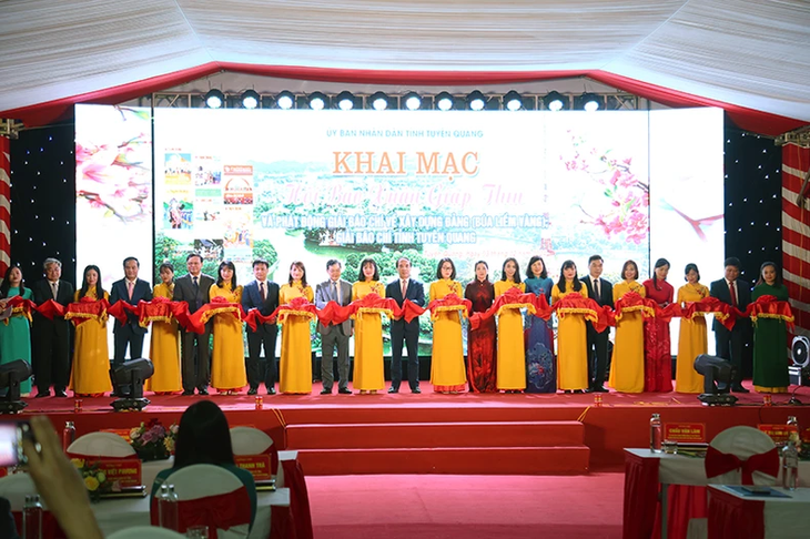 베트남 전국의 다채로운 당 창립 기념 및 갑진년 설 맞이 행사 - ảnh 1