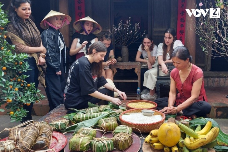 베트남 마을 속 옛 설 – 전통적 가치 보존 - ảnh 1
