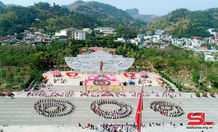 선라 ‘호 아저씨를 위한 봄 축제’ 개최 - ảnh 1
