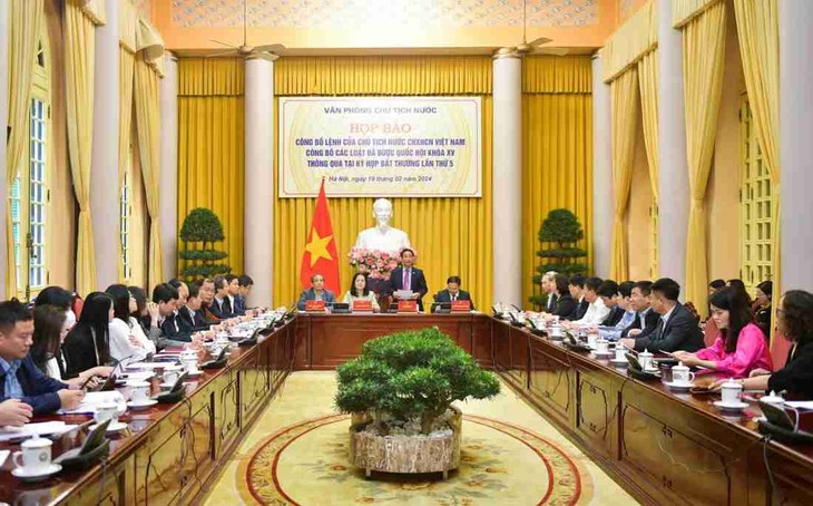 토지법(개정)‧신용기관법(개정)에 대한 베트남 국가주석의 법령 발표 - ảnh 1