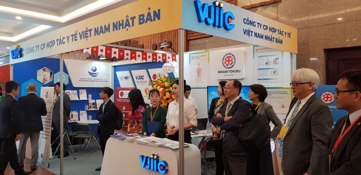 베트남 최대 규모의 종합 의료 박람회 (VIETNAM MEDI-PHARM 2024) 개막 - ảnh 1