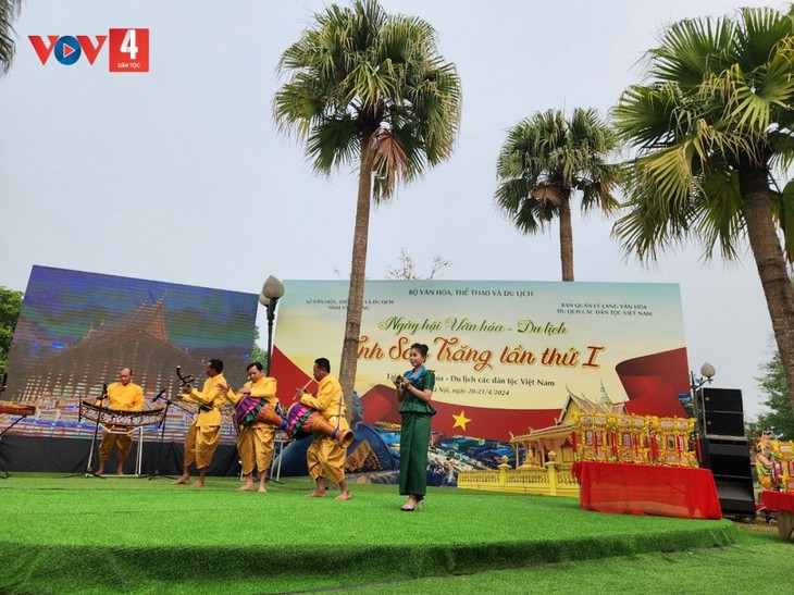 하노이에서 열린 제1회 속짱성 문화 관광 축제 - ảnh 1