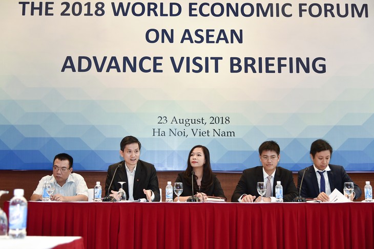 វៀតណាមទទួលស្វាគមន៍គណៈប្រតិភូនាំមុខរបស់ WEF ASEAN 2018 នៅទីក្រុងហាណូយ - ảnh 1