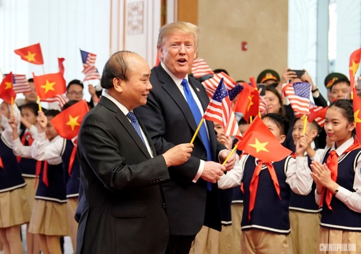 នាយករដ្ឋមន្ត្រីរដ្ឋាភិបាលវៀតណាម លោក Nguyen Xuan Phuc ជួបសម្តែងការគួរសមជាមួយប្រធានាធិបតីអាមេរិក លោក Donald Trump - ảnh 1