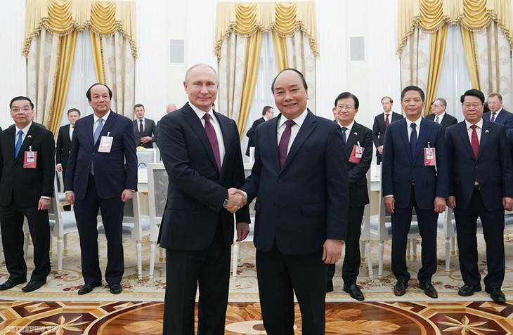 នាយករដ្ឋមន្រ្តីវៀតណាមលោក Nguyen Xuan Phuc អញ្ជើញជួបសវនាការជា មួយប្រធានាធិបតីរុស្ស៊ីលោក Vladimir Putin - ảnh 1
