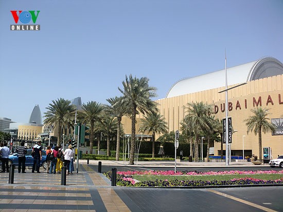 Abu Dhabi ជាគ្រាប់ពេជ្រផ្លេកៗនៅកណ្ដាលវាលខ្សាច់ - ảnh 8