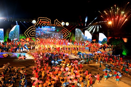 Quang Ninh៖ត្រៀមខ្លួនជាស្រេចឲ្យ Carnaval Ha Long ឆ្នាំ២០១៥ - ảnh 1