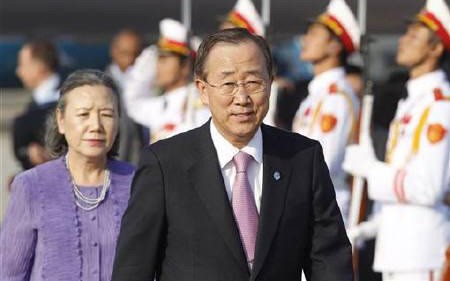 លោក Ban Ki-moon និងលោកជំទាវអញ្ជើញមកបំពេញទស្សនកិច្ចនៅវៀតណាម - ảnh 1