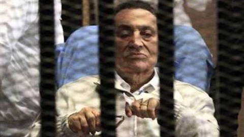 តុលាកាអេហ្ស៊ីបផ្អាកសវនាការជំនុំជំរះចុងក្រោយចំពោះអតីតប្រធានាធិបតី Hosni Mubarack  - ảnh 1