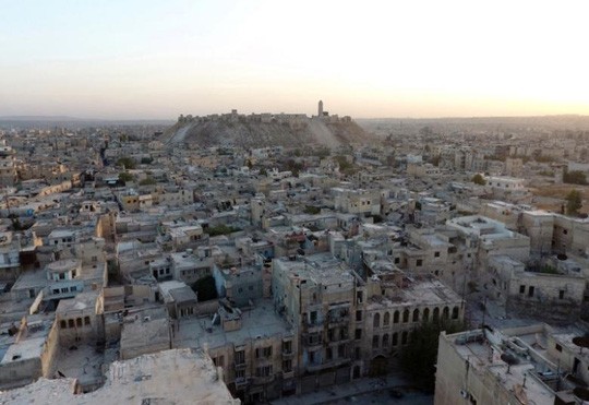 រុស្ស៊ីបានប្រកាសផ្អាកការវាយប្រហារតាមជើងអាកាសនៅ Aleppo - ảnh 1