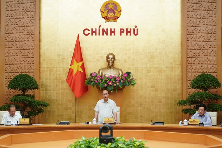 Kesimpulan PM Nguyen Xuan Phuc tentang pencegahan dan penanggulangan wabah Covid-19 di sidang Badan Harian Pemerintah - ảnh 1