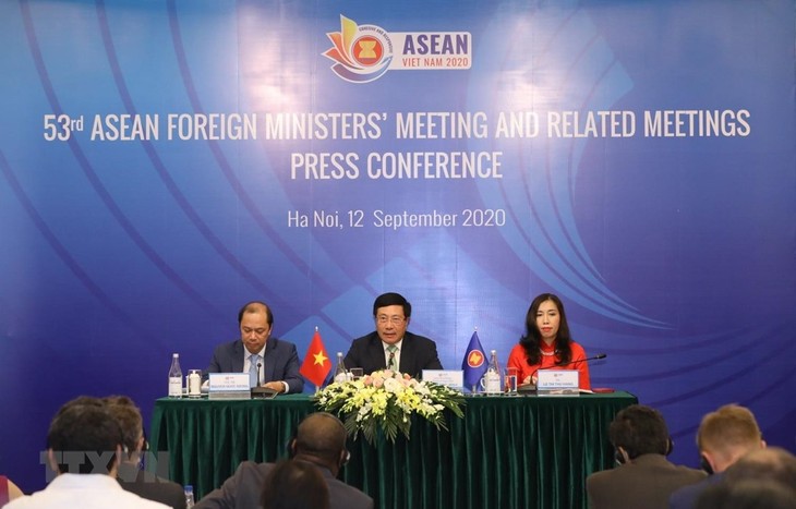 Membangun Asia Tenggara yang damai, amkmur, dan menunjukkan sentralitas ASEAN - ảnh 1
