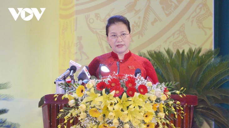 Ketua MN Nguyen Thi Kim Ngan: Provinsi Khanh Hoa harus menjadi motivasi pembangunan bagi daerah pesisir Trung Bo Selatan dan daerah Tay Nguyen - ảnh 1