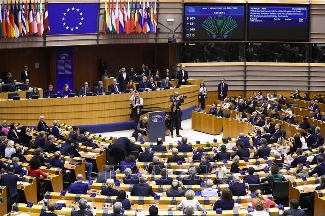 Parlemen Eropa dan negara-negara anggota Uni Eropa mencapai kesepakatan untuk mengesahkan UU mengenai anggaran keuangan jangka panjang - ảnh 1