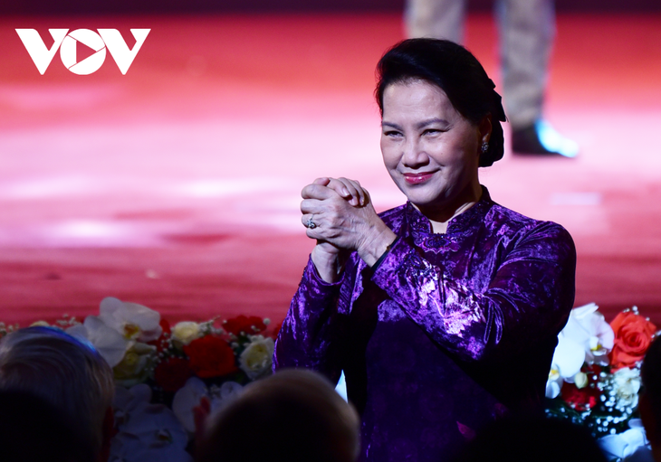 Ketua MN Nguyen Thi Kim Ngan Menghadiri Acara Menyampaikan Hadiah Penghargaan Pers “75 Tahun MN Vietnam” - ảnh 1