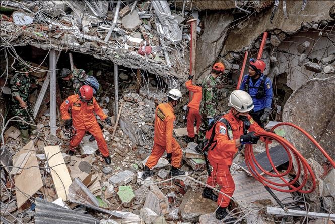 Gempa di Indonesia: Jumlah Orang Tewas Meningkat - ảnh 1
