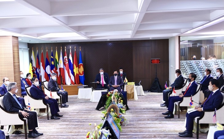PM Vietnam Pham Minh Chinh Akhiri dengan Sukses Kehadirannya pada KTT Para Pemimpin ASEAN - ảnh 1