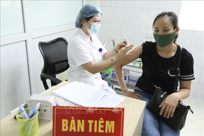 Kota Ha Noi Laksanakan Vaksinasi Covid-19 untuk Warga Periode 2021-2022 - ảnh 1