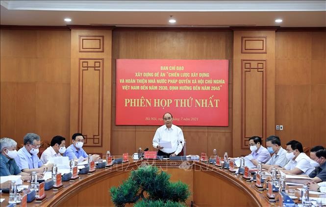 Presiden Vietnam Pimpin Sidang Pertama Badan Pengarahan Proyek Strategi tentang Pembangunan dan Penyempurnaan Negara Hukum Sosialis - ảnh 1