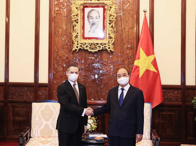 Presiden Nguyen Xuan Phuc Terima Para Dubes yang Sampaikan Surat Kepercayaan - ảnh 2