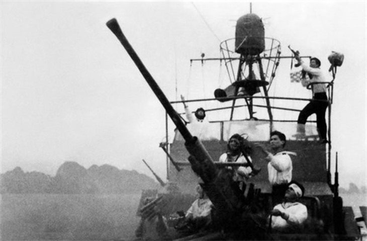 Angkatan Laut Rakyat Vietnam Atasi Semua Kesulitan untuk Bela Kedaulatan Laut dan Pulau Tanah Air - ảnh 1