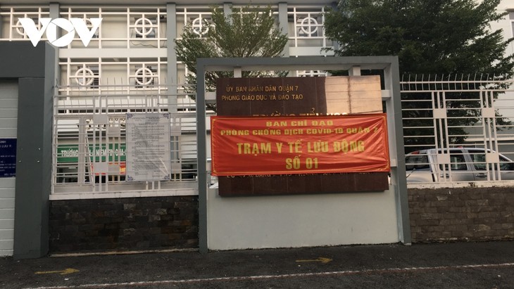 Resmikan Dua Klinik Keliling yang Pertama untuk Rawat Pasien Covid-19 di Kota Ho Chi Minh - ảnh 1