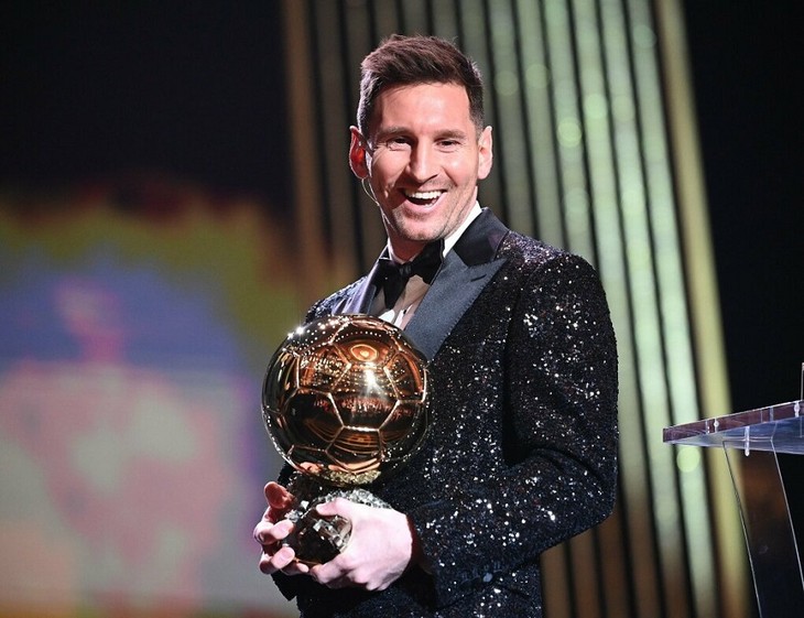 Lionel Messi Raih Bola Emas 2021 - ảnh 1