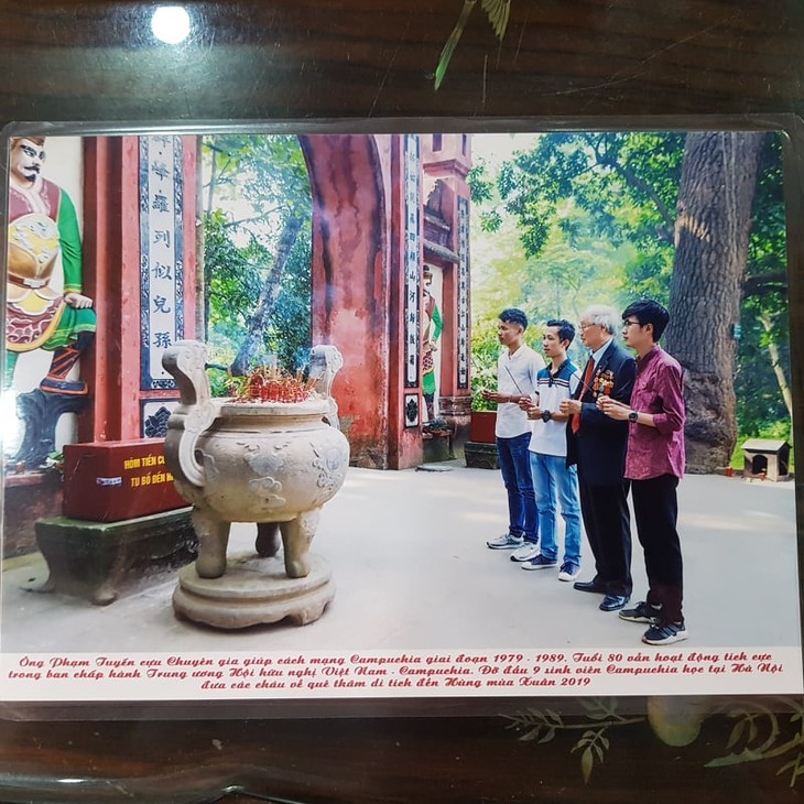 Pham Tuyen – Perjalanan dari Kepala Rombongan Pakar Vietnam sampai Ayah Baptis dari Sembilan Orang Anak Kamboja - ảnh 3