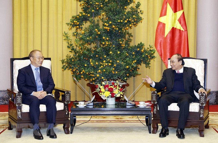 Presiden Nguyen Xuan Phuc: Vietnam Selalu Perhatikan Pengembangan Menyeluruh bagi Semua Warga, di antaranya Perhatikan Olahraga yang Capai Prestasi Tinggi - ảnh 1
