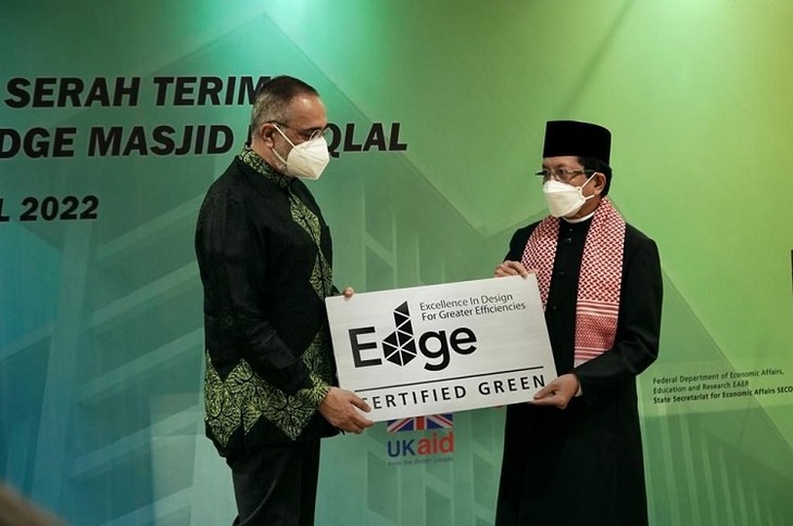 Istiqlal - Masjid hijau pertama di dunia di Indonesia - ảnh 3