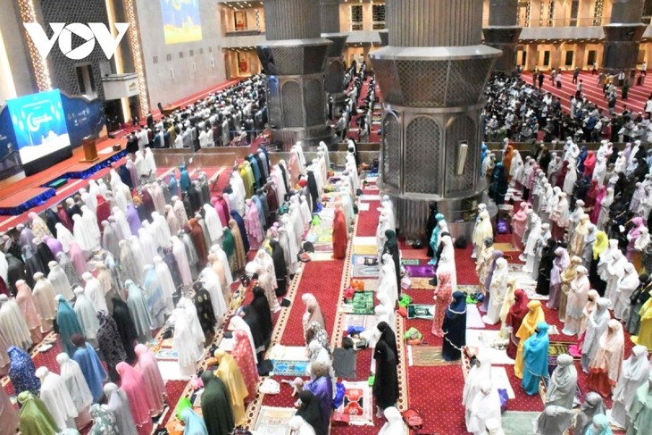 Istiqlal - Masjid hijau pertama di dunia di Indonesia - ảnh 4