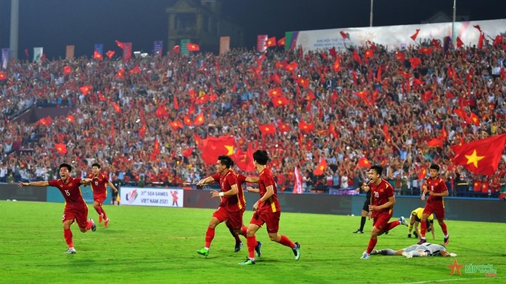 Menang atas Malaysia 1-0, Timnas U23 Vietnam Lolos Masuk ke Final Sepak Bola Putra SEA Games ke-31 - ảnh 1