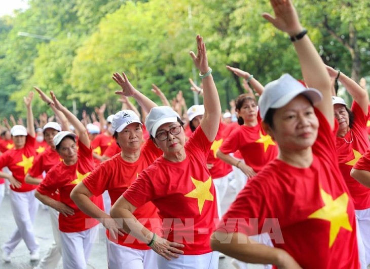 Kaum Lansia Vietnam Hidup dengan Gembira dan Sehat - ảnh 3