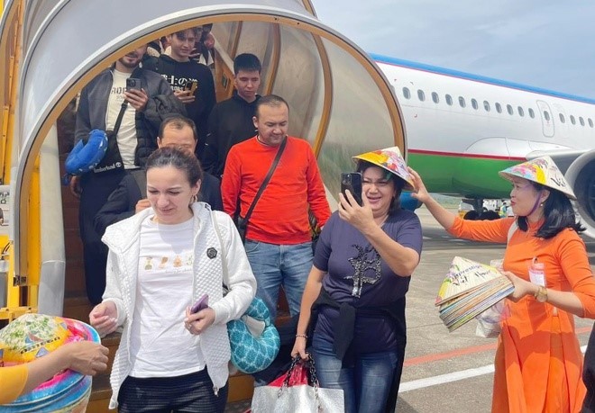 Kota Phu Quoc Sambut Penerbangan Pertama dari Uzbekistan Pasca Pandemi Covid-19 - ảnh 1