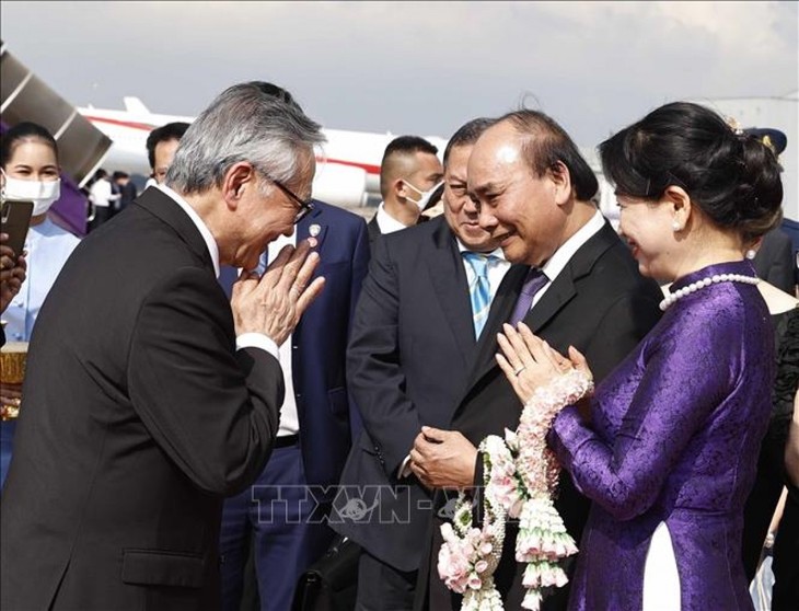 Presiden Nguyen Xuan Phuc Akhiri Kunjungan Resmi di Kerajaan Thailand dan Kehadirannya pada Pekan Tingkat Tinggi APEC 2022 - ảnh 1