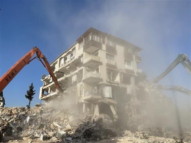 Berhasil Selamatkan Tiga Orang Lagi yang Masih Hidup Setelah 296 Jam Terjebak Karena Gempa Bumi di Turki dan Suriah - ảnh 1