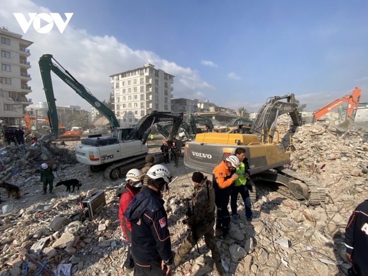 Rekonstruksi Pasca Gempa Bumi di Turki dan Suriah: Membutuhkan Sinergi Seluruh Komunitas Internasional - ảnh 1