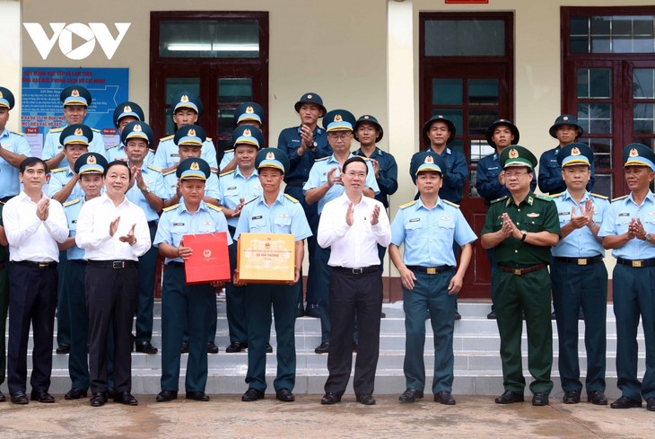 Presiden Vo Van Thuong Lakukan Kunjungan Kerja di Kabupaten Pulau Phu Quy - ảnh 2